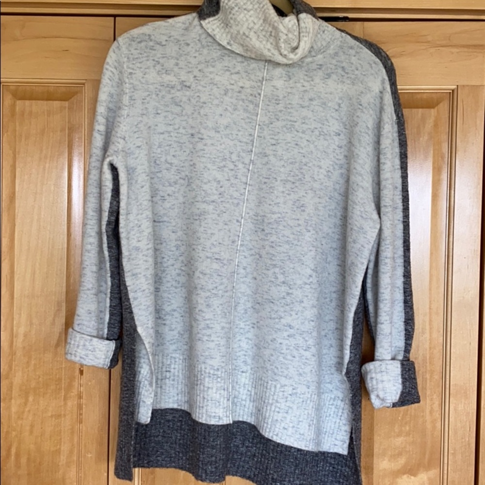 Athleta grey and white turtleneck sweater